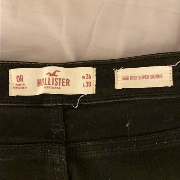 Hollister High rise/ripped black jeans - Picture 2 of 3